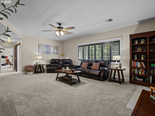 29530 HODSDONSDALE Ln, Eugene, OR 97402