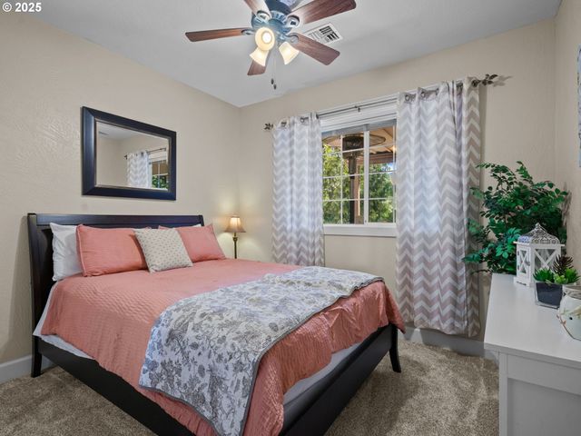 29530 HODSDONSDALE Ln, Eugene, OR 97402