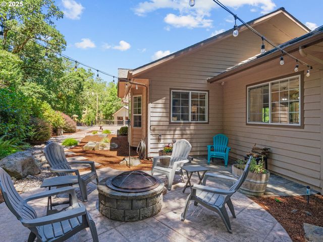 29530 HODSDONSDALE Ln, Eugene, OR 97402