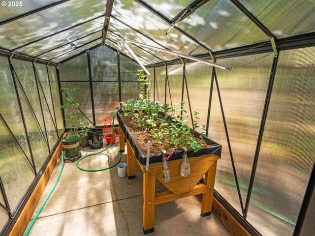 29530 HODSDONSDALE Ln, Eugene, OR 97402