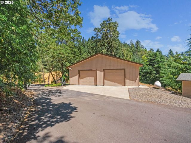 29530 HODSDONSDALE Ln, Eugene, OR 97402