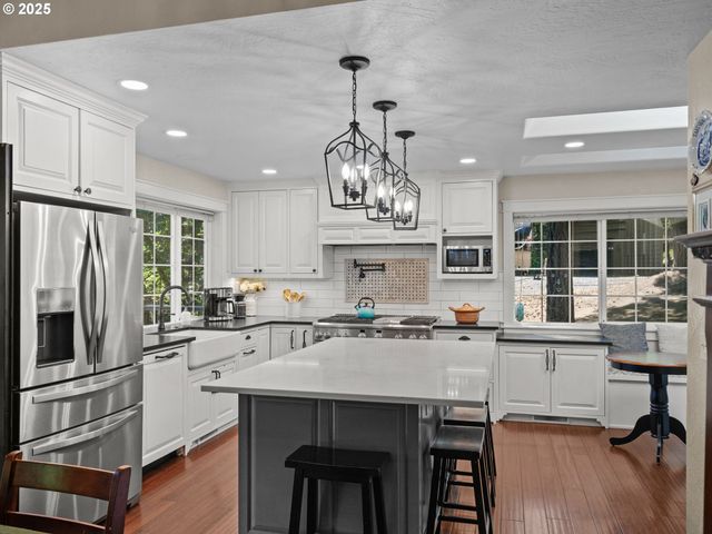 29530 HODSDONSDALE Ln, Eugene, OR 97402