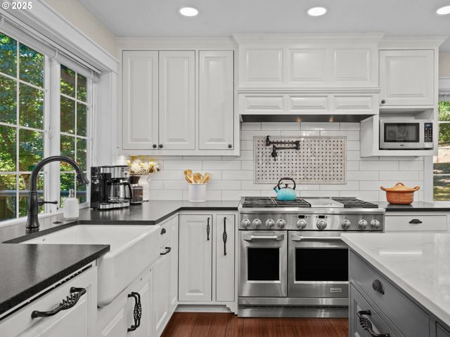 29530 HODSDONSDALE Ln, Eugene, OR 97402