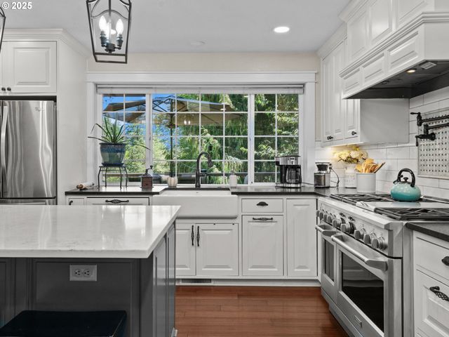 29530 HODSDONSDALE Ln, Eugene, OR 97402