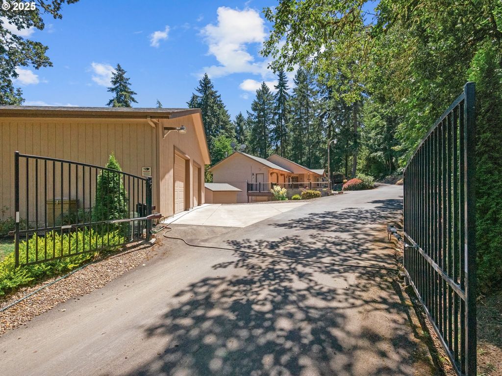 29530 HODSDONSDALE Ln, Eugene, OR 97402