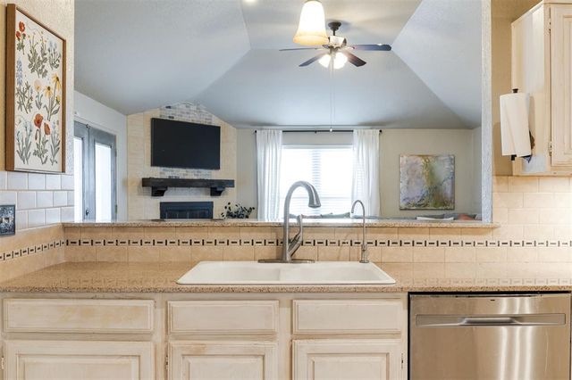 1812 Dena Drive, Edmond, OK 73003