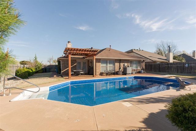 1812 Dena Drive, Edmond, OK 73003