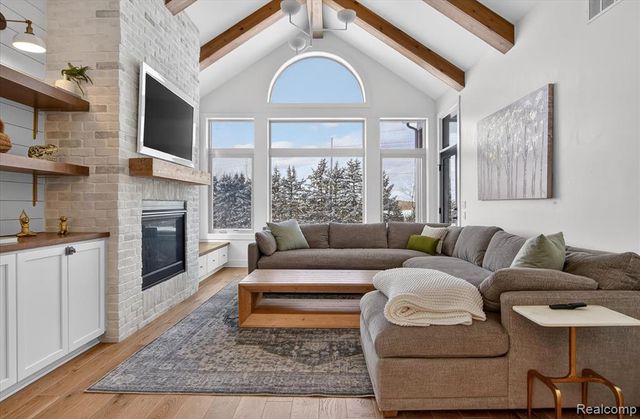 8236 Stoney Creek Drive, South Lyon, MI 48178