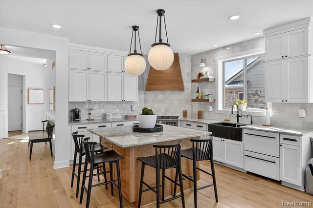 8236 Stoney Creek Drive, South Lyon, MI 48178