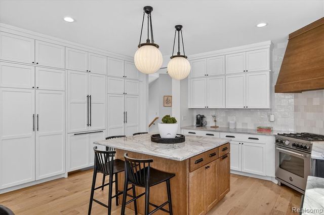 8236 Stoney Creek Drive, South Lyon, MI 48178