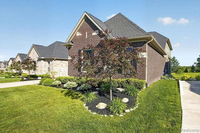 8236 Stoney Creek Drive, South Lyon, MI 48178