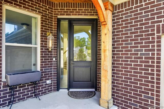 8236 Stoney Creek Drive, South Lyon, MI 48178