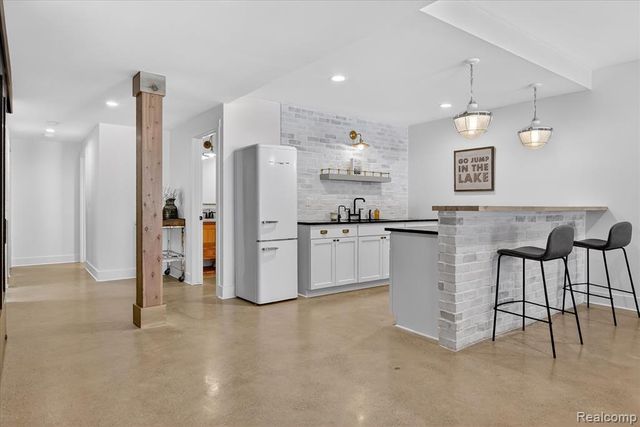 8236 Stoney Creek Drive, South Lyon, MI 48178