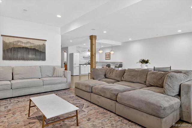 8236 Stoney Creek Drive, South Lyon, MI 48178