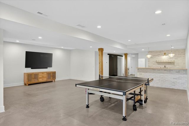 8236 Stoney Creek Drive, South Lyon, MI 48178