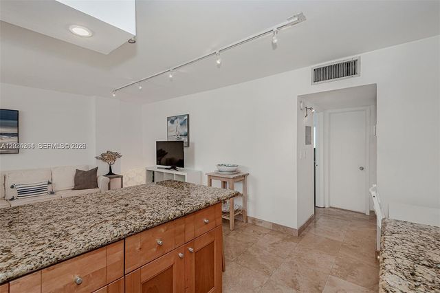 949 Pennsylvania Ave 307, Miami Beach, FL 33139
