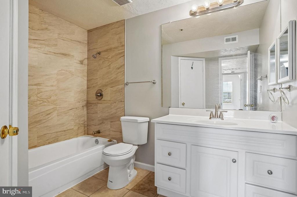 Image 28 of property listing at 13424 LORD DUNBORE PL #2-4, Upper Marlboro, MD 20772