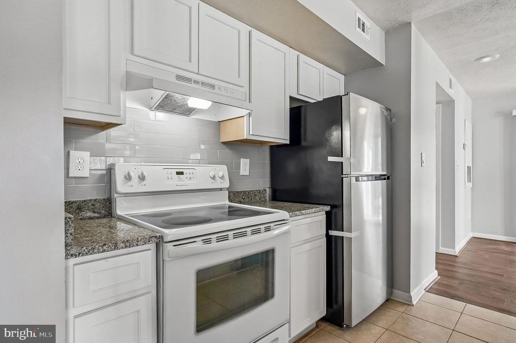 Image 9 of property listing at 13424 LORD DUNBORE PL #2-4, Upper Marlboro, MD 20772