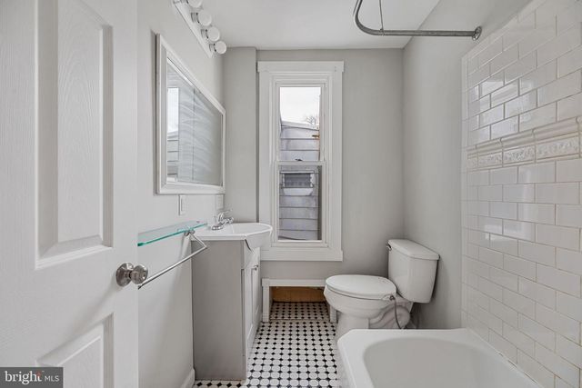 213 DAWSON ST, Philadelphia, PA 19128