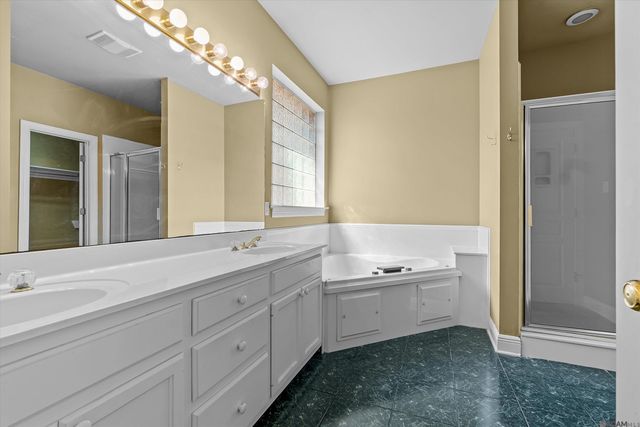 2168 Quail Oak Dr, Baton Rouge, LA 70808