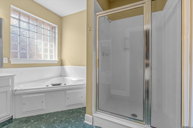 2168 Quail Oak Dr, Baton Rouge, LA 70808