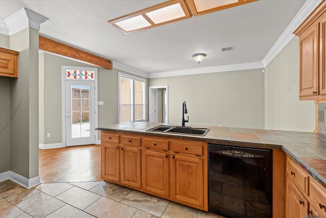 2168 Quail Oak Dr, Baton Rouge, LA 70808