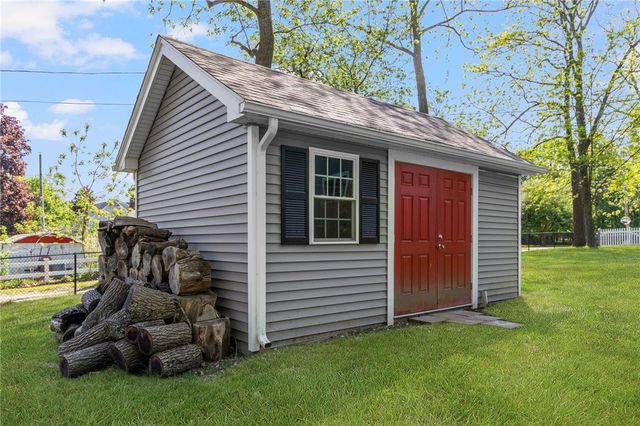23 Clinton Avenue, Scituate, RI 02831