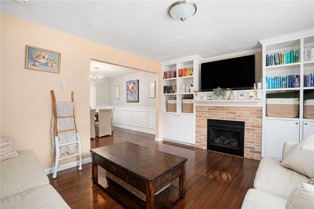 23 Clinton Avenue, Scituate, RI 02831
