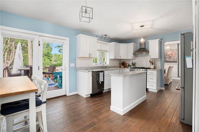 23 Clinton Avenue, Scituate, RI 02831