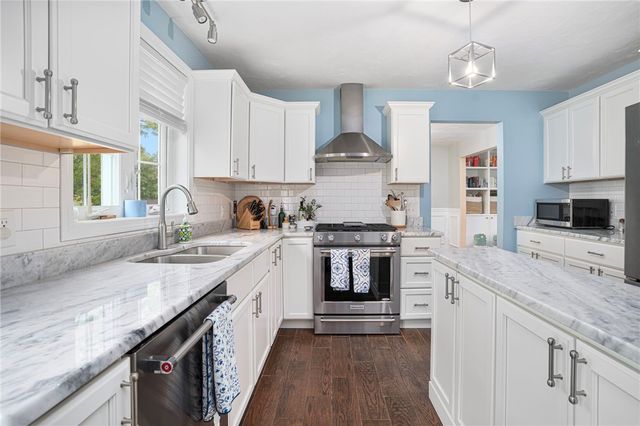 23 Clinton Avenue, Scituate, RI 02831