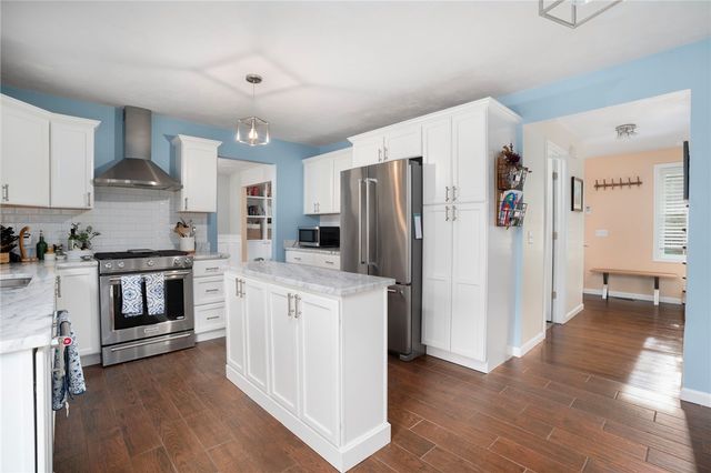 23 Clinton Avenue, Scituate, RI 02831