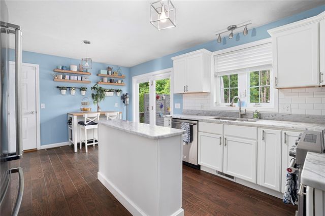 23 Clinton Avenue, Scituate, RI 02831