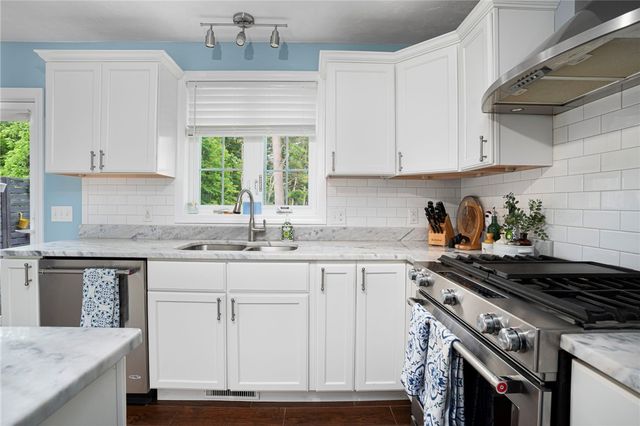 23 Clinton Avenue, Scituate, RI 02831