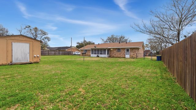 2903 Crestwood Ln, Kilgore, TX 75662
