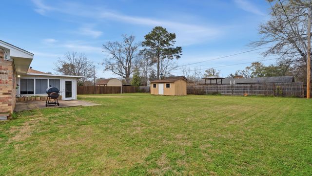 2903 Crestwood Ln, Kilgore, TX 75662