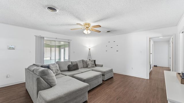 2903 Crestwood Ln, Kilgore, TX 75662