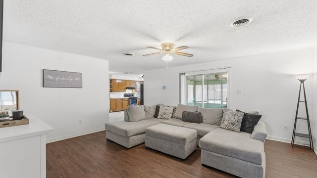 2903 Crestwood Ln, Kilgore, TX 75662