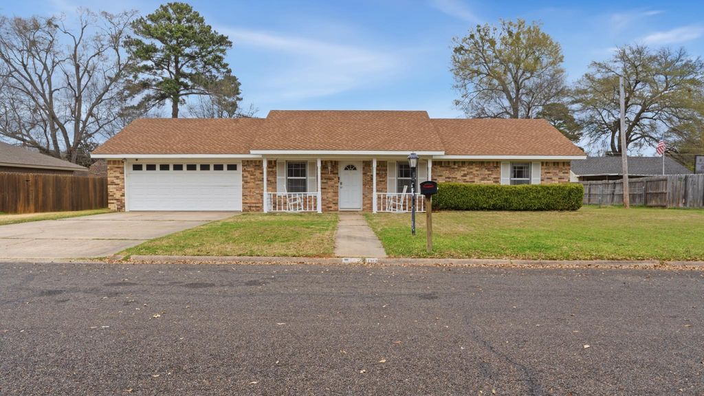 2903 Crestwood Ln, Kilgore, TX 75662