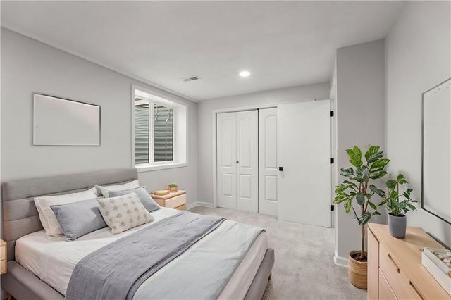 1413 S Sheridan Bridge Circle, Olathe, KS 66062