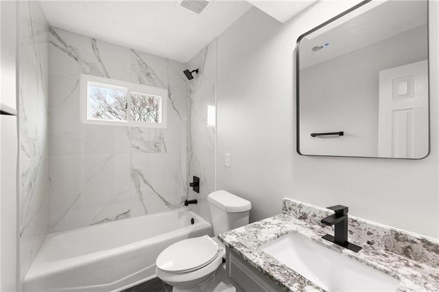 1413 S Sheridan Bridge Circle, Olathe, KS 66062