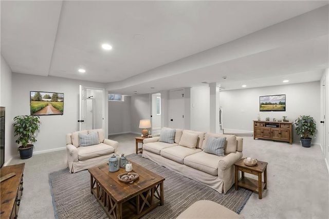 1413 S Sheridan Bridge Circle, Olathe, KS 66062