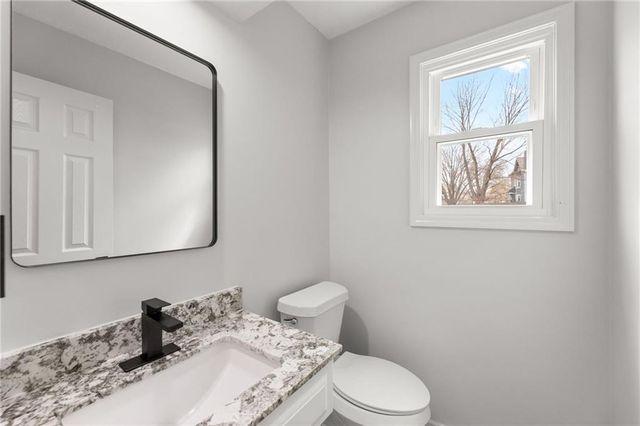 1413 S Sheridan Bridge Circle, Olathe, KS 66062