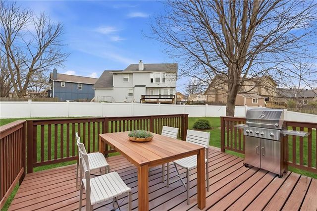 1413 S Sheridan Bridge Circle, Olathe, KS 66062