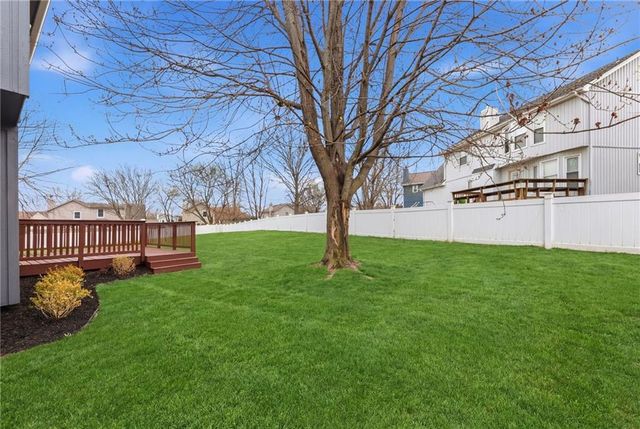 1413 S Sheridan Bridge Circle, Olathe, KS 66062