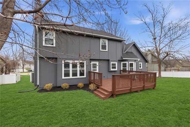 1413 S Sheridan Bridge Circle, Olathe, KS 66062