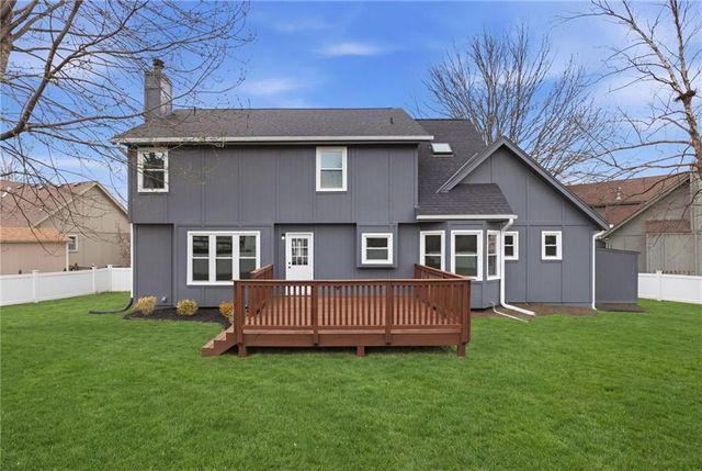 1413 S Sheridan Bridge Circle, Olathe, KS 66062