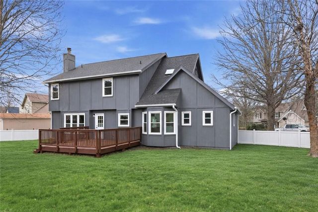 1413 S Sheridan Bridge Circle, Olathe, KS 66062