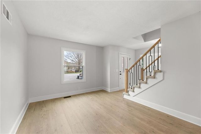 1413 S Sheridan Bridge Circle, Olathe, KS 66062