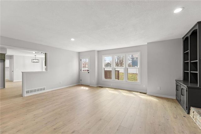 1413 S Sheridan Bridge Circle, Olathe, KS 66062