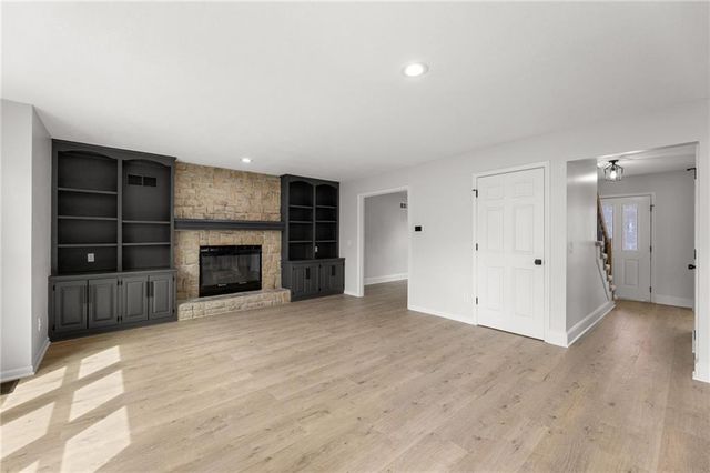 1413 S Sheridan Bridge Circle, Olathe, KS 66062